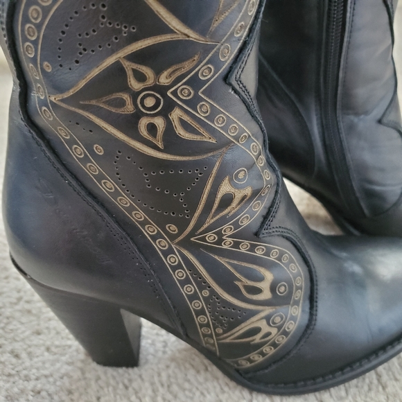 Destroy Boots (Spain) - Picture 3 of 11